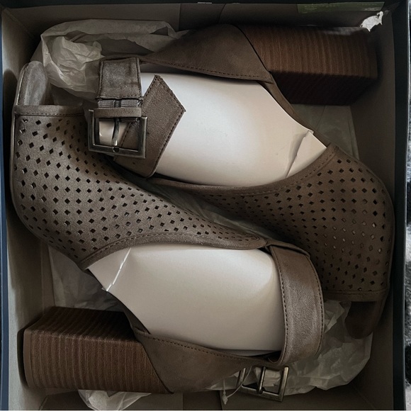 Tan Nude Peep Toe Block Heel Booties - Picture 2 of 2